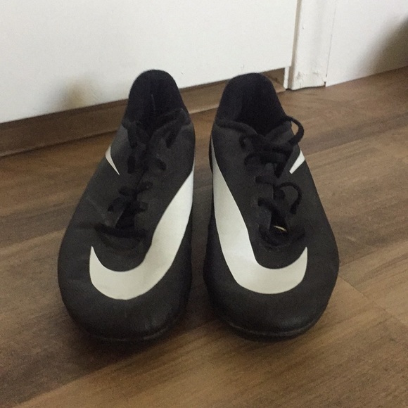 Nike soccer cleats - Picture 1 of 2